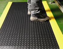 車間工業(yè)耐油防滑地墊，車間走道、加工生產(chǎn)線線工業(yè)地毯